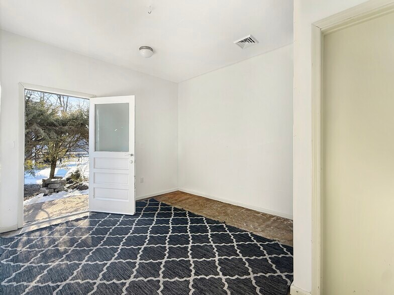 More Photos Of 1135 Route 9D, Garrison Storefront Retail Residential For Lease