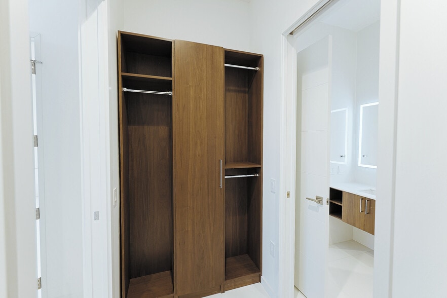 More Photos Of 400 S Old Woodward Ave, Birmingham Apartments For Sale