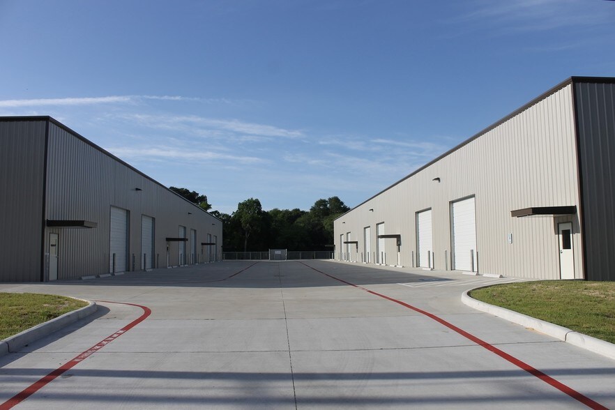 Primary Photo Of 16311-16315 Dundee Rd, Cypress Unknown For Lease