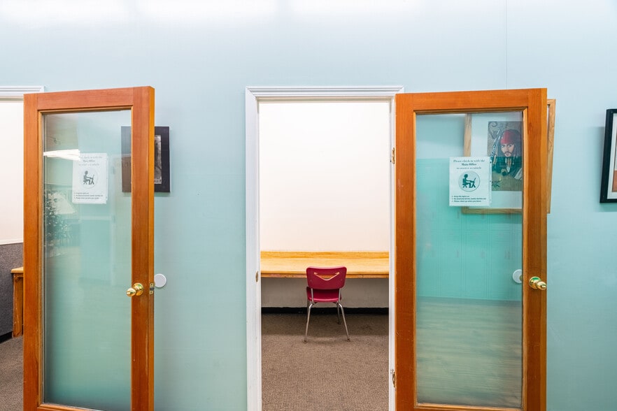 More Photos Of 2911 N San Fernando Rd, Los Angeles Schools For Lease