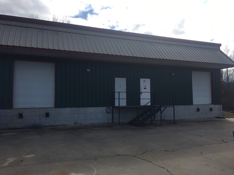 More Photos Of 644 Church Rd, Madison Warehouse For Lease