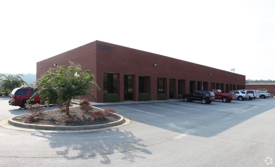 More Photos Of 5207 Belle Wood Ct, Buford Warehouse For Lease