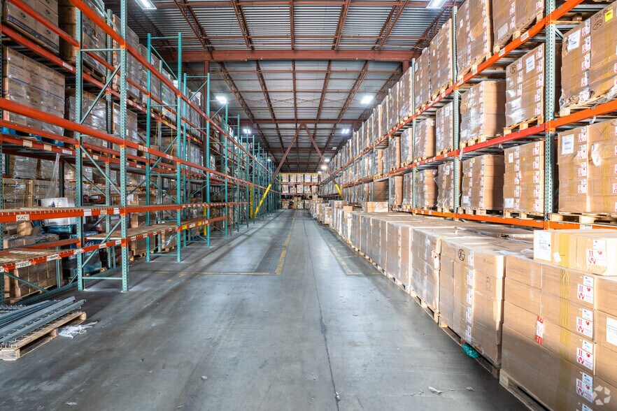 More Photos Of 10600 Corporate Dr, Stafford Warehouse For Lease