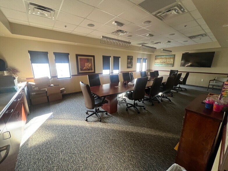 More Photos Of 121 Saint Andrews Ct, Mankato Medical For Lease