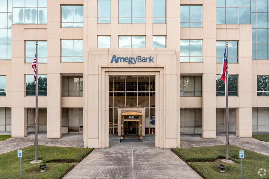 More Photos Of 1300 Rollingbrook Dr, Baytown Office For Lease