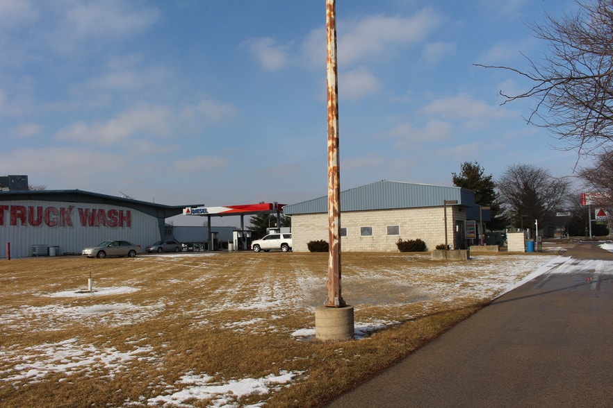 More Photos Of 6383 Lake Rd, Windsor Carwash For Sale
