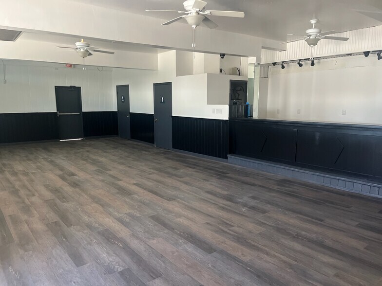 More Photos Of 215 Fairman St, Yuba City Bar For Sale