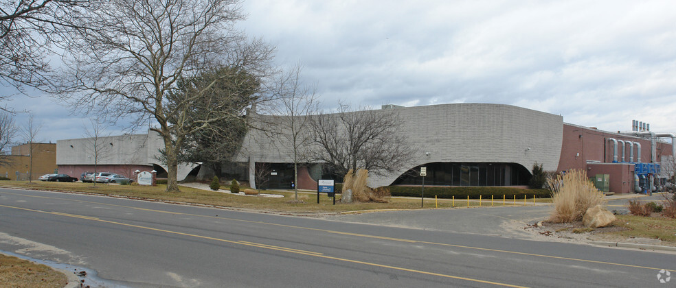 Primary Photo Of 75 Adams Ave, Hauppauge Manufacturing For Sale