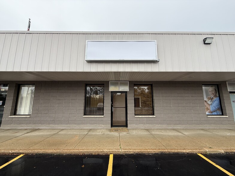 Primary Photo Of 295 Peterson Rd, Libertyville Storefront Retail Office For Lease