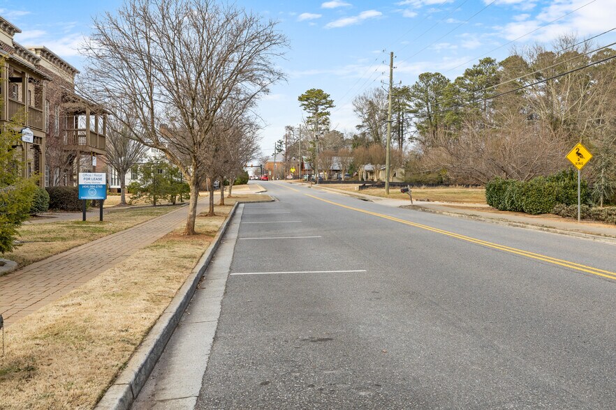 More Photos Of 12540 Broadwell Rd, Alpharetta Storefront Retail Office For Lease