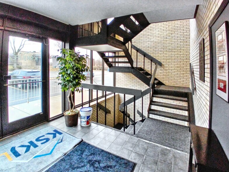 More Photos Of 2435 W Glenwood Ave, Joliet Office For Sale