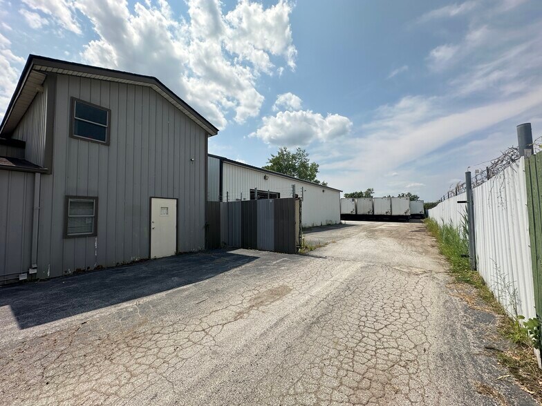 More Photos Of 16600 Crawford Ave, Country Club Hills Warehouse For Lease