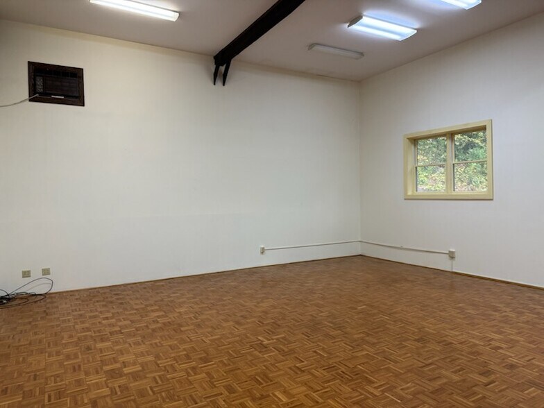 More Photos Of 131 Main St, Hatfield Loft Creative Space For Lease