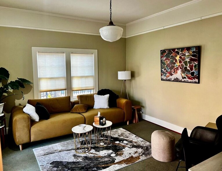 More Photos Of 215 N East Ave, Fayetteville Office For Sale