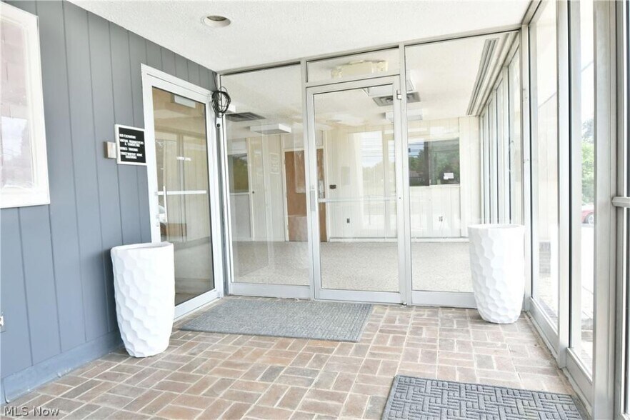 More Photos Of 2900 Elm Rd NE, Warren Medical For Lease