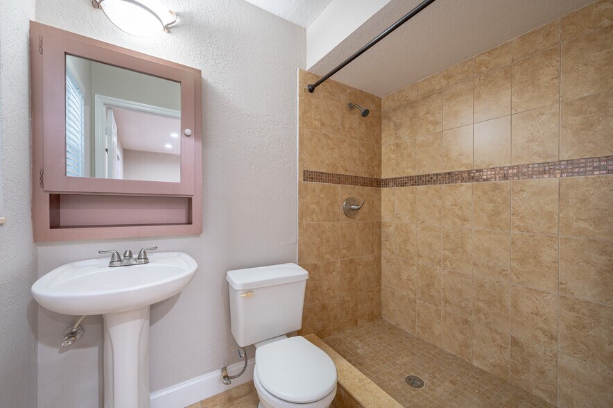 More Photos Of 5105 Memorial Hwy, Tampa Office Residential For Sale