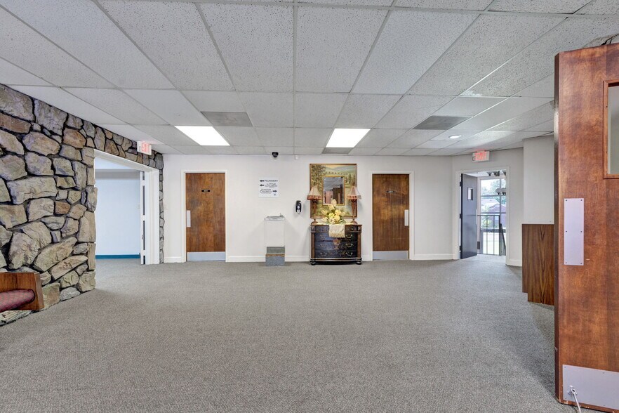 More Photos Of 3232 Covington Pike, Memphis Religious Facility For Sale