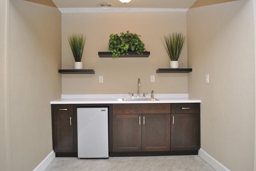 More Photos Of 5710 4th St N, Saint Petersburg Office Residential For Sale