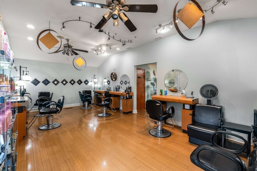 More Photos Of 4065 Lawrenceville Hwy, Tucker Office For Sale