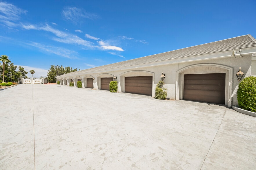 More Photos Of 6629 S Pecos Rd, Las Vegas Horse Stables For Sale