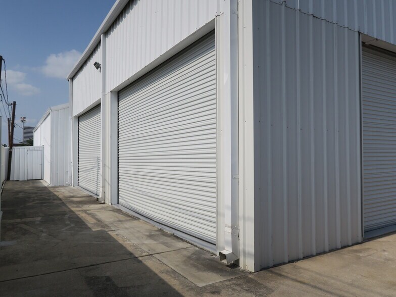 More Photos Of 5707 Schumacher Ln, Houston Auto Dealership For Lease