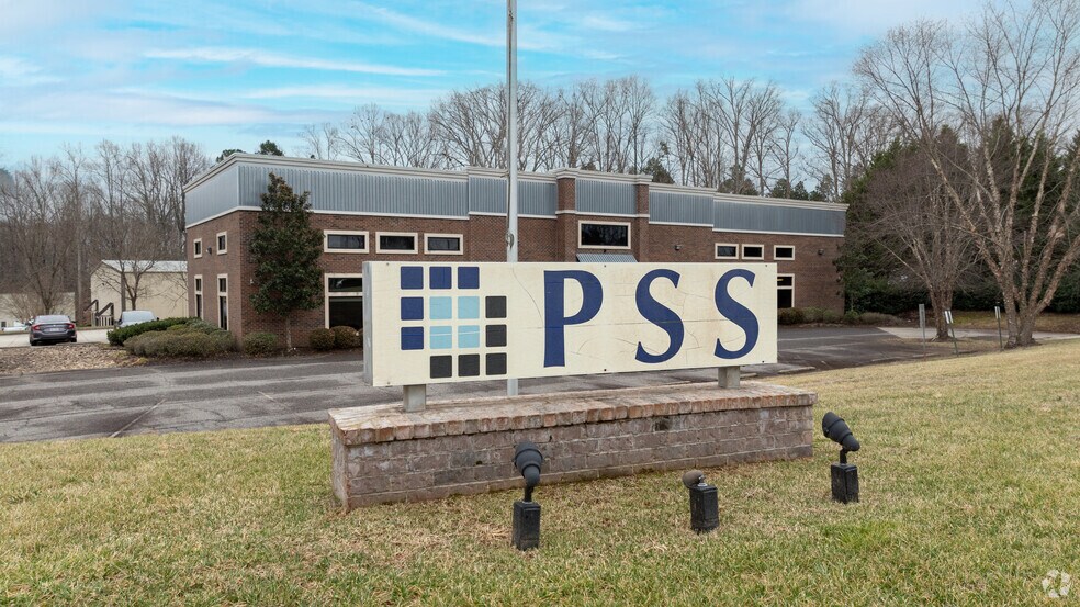 More Photos Of 165-167 River Park Rd, Mooresville Flex For Sale