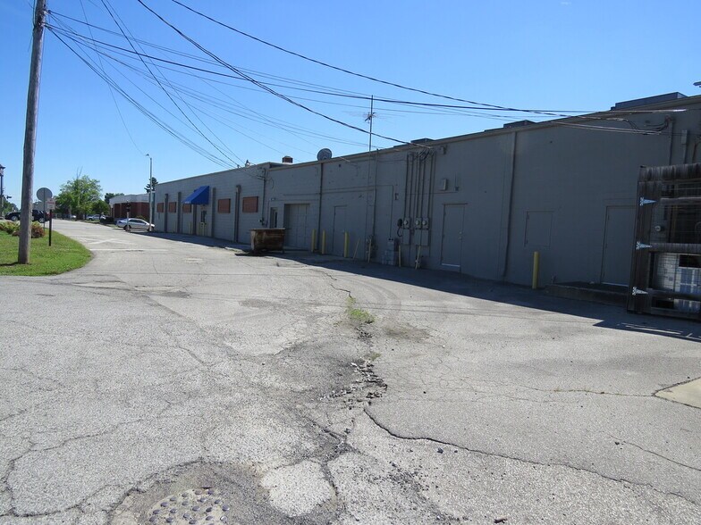 120 E McClain Ave, Scottsburg, IN 47170 Freestanding For Sale