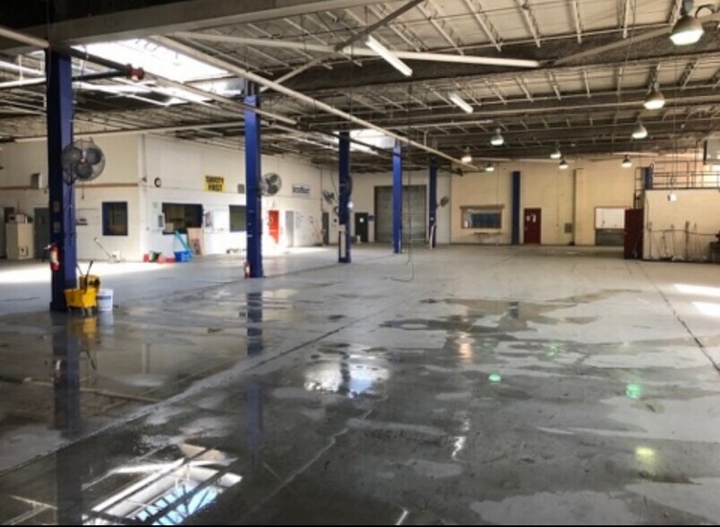 More Photos Of 92 Newark Pompton Tpke, Wayne Warehouse For Lease