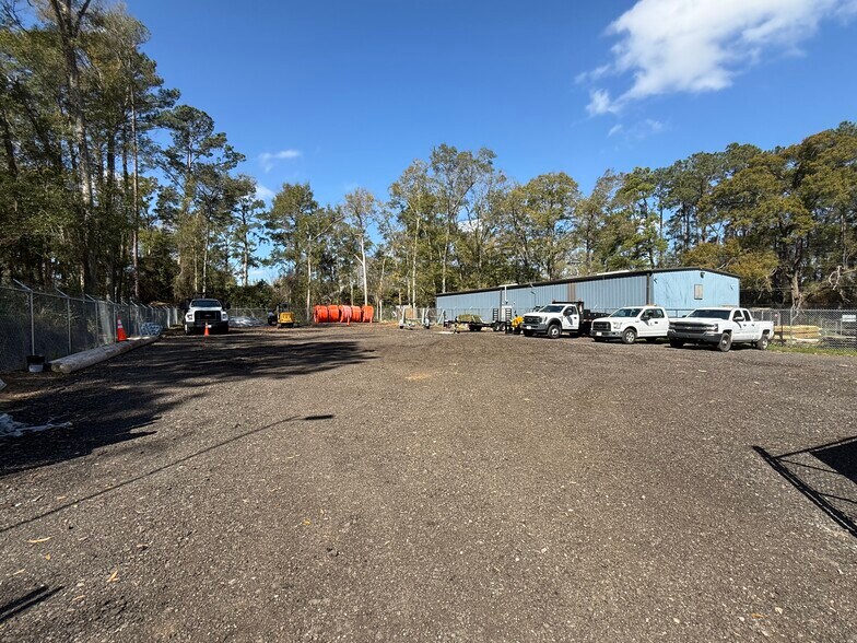 More Photos Of 1372 Blountstown St, Tallahassee Warehouse For Lease