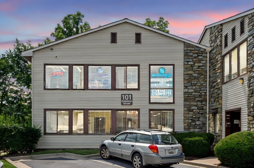 More Photos Of 101 Chestnut St, Gaithersburg Office For Sale