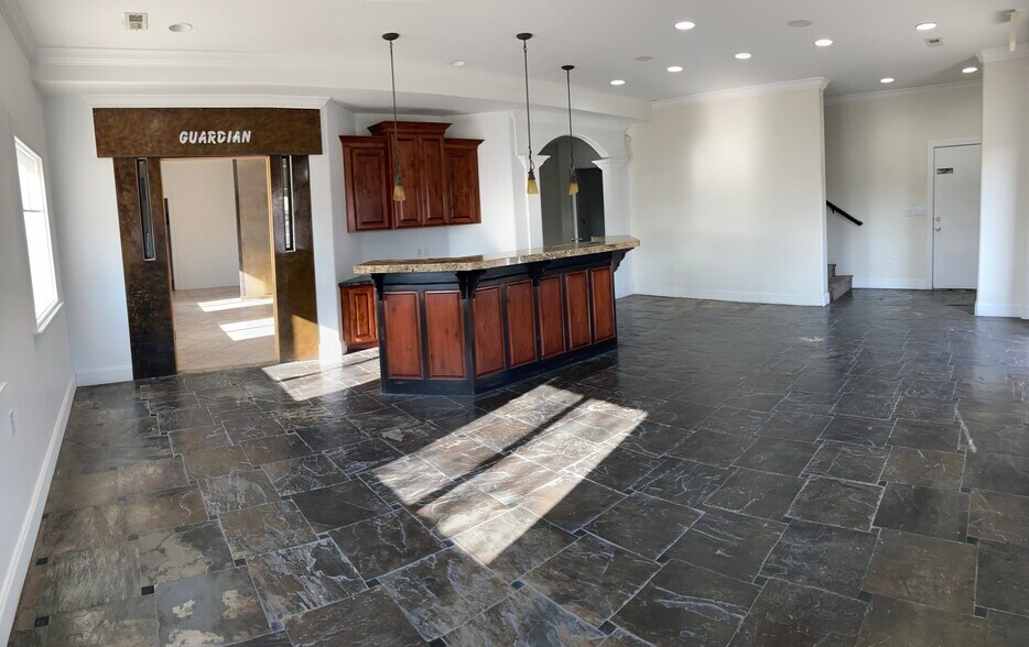 More Photos Of 111 N Geneva Rd, Orem Light Manufacturing For Lease