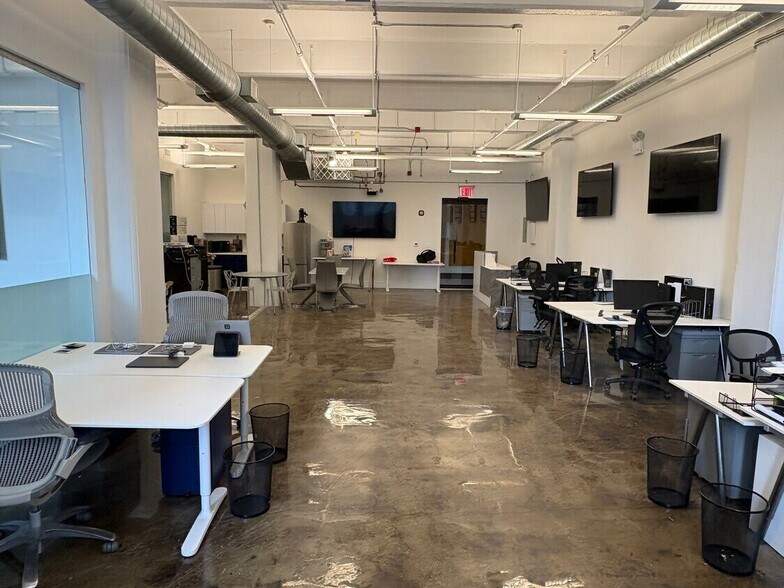 More Photos Of 45 Main St, Brooklyn Office For Lease