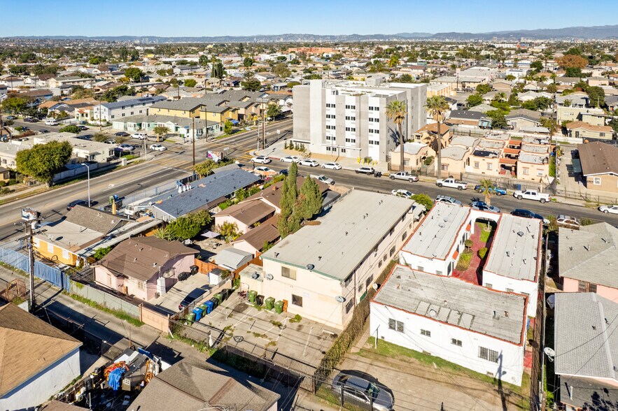 More Photos Of 732 W 76th St, Los Angeles Apartments For Sale
