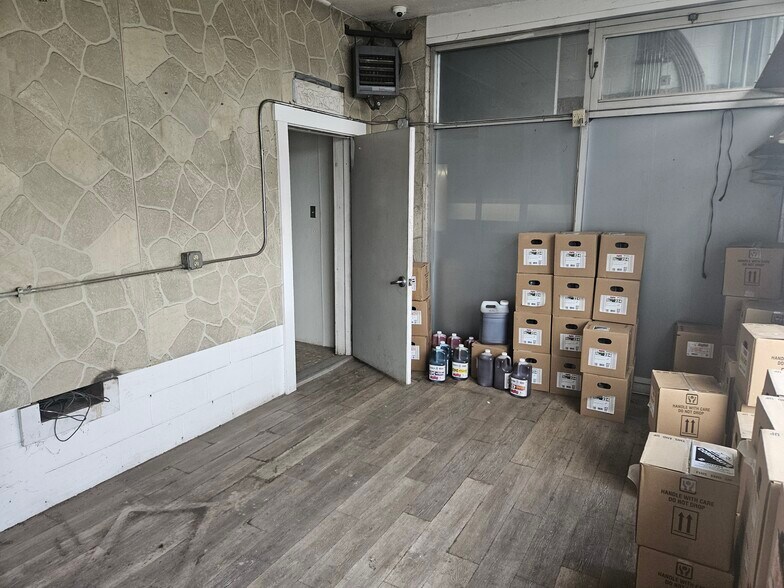 More Photos Of 1049 N Main St, White River Junction General Retail For Sale