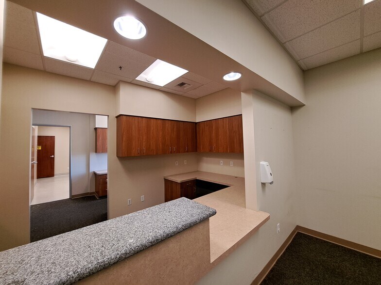 More Photos Of 9900 Stockdale Hwy, Bakersfield Medical For Sale