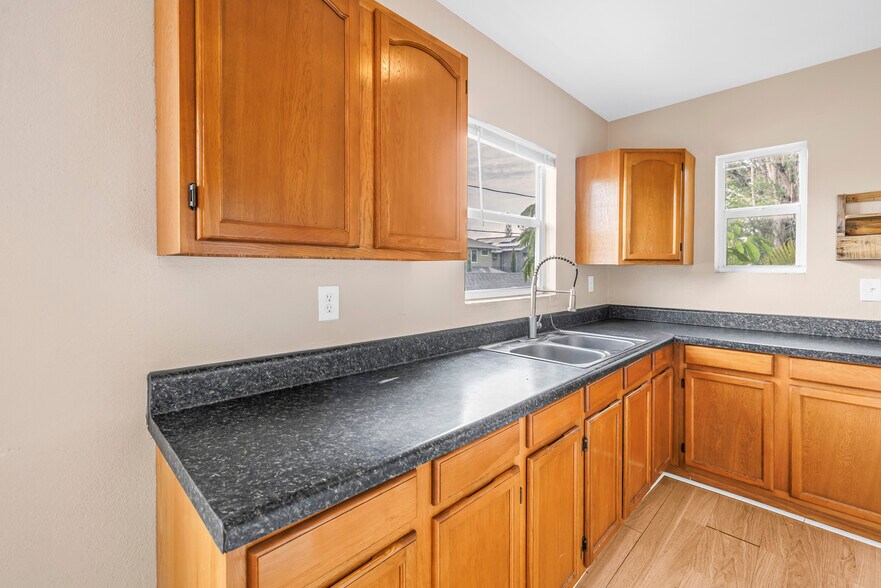 More Photos Of 2363 1st Ave N, Saint Petersburg Office For Sale