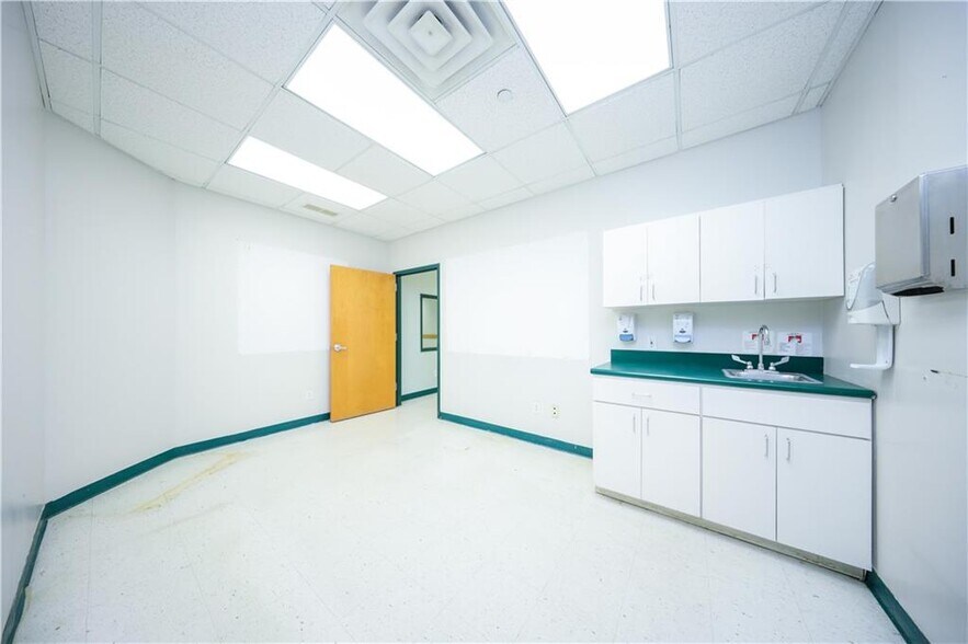 More Photos Of 8710 5th Ave, Brooklyn Medical For Sale