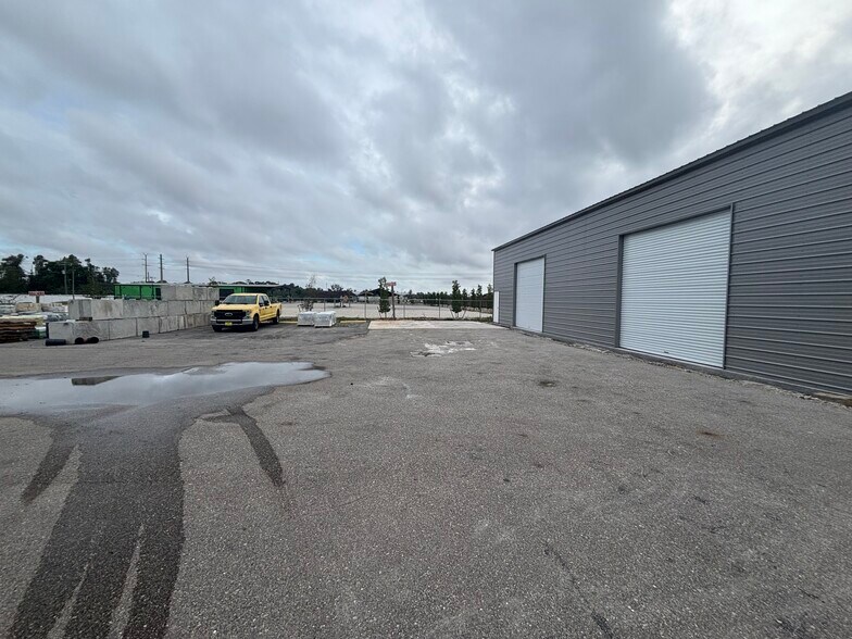 Primary Photo Of 7200 Bucks Ln, Fort Myers Storefront Retail Office For Lease