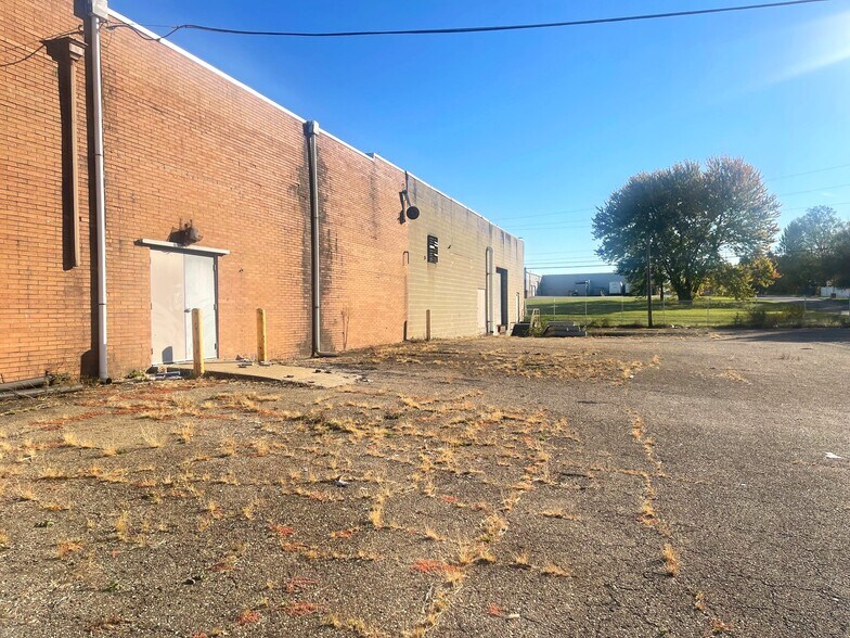 More Photos Of 3000 Atlantic Blvd NE, Canton Bar For Sale