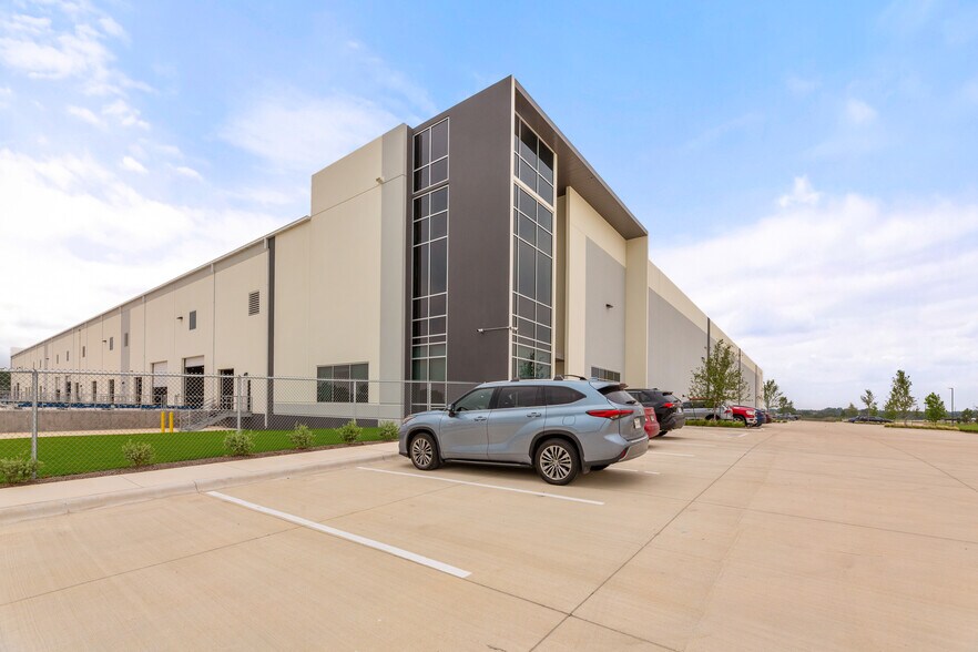 More Photos Of 4805 N Interstate 35, Georgetown Unknown For Lease