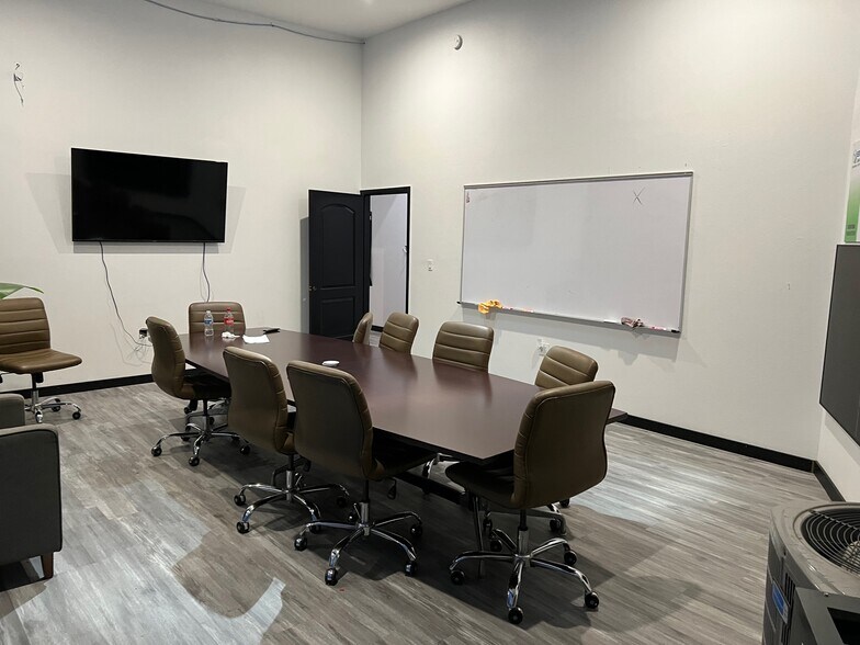 More Photos Of 9121 Woodman Ave, Arleta Storefront Retail Office For Sale