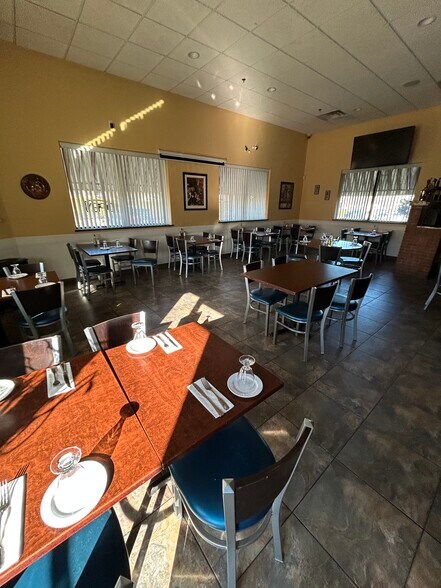 More Photos Of 580 Wolcott St, Waterbury Restaurant For Lease