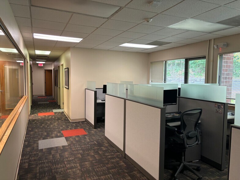 More Photos Of 950 W Valley Rd, Wayne Office For Sale