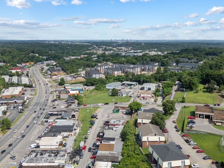 More Photos Of 395 Haywood Ln, Nashville Freestanding For Sale