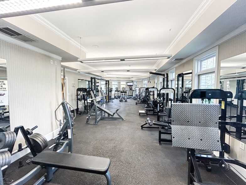 More Photos Of 300-310 Seven Fields Blvd, Seven Fields Office For Lease