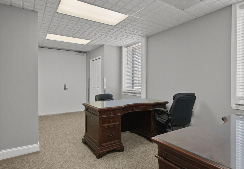 More Photos Of 33604 Grand River Ave, Farmington Office For Sale
