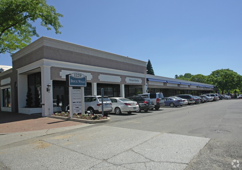More Photos Of 1125-1139 Post Rd, Fairfield Storefront Retail Office For Lease