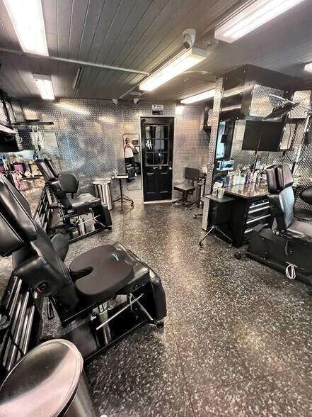 More Photos Of 262 Middle Country Rd, Selden General Retail For Sale