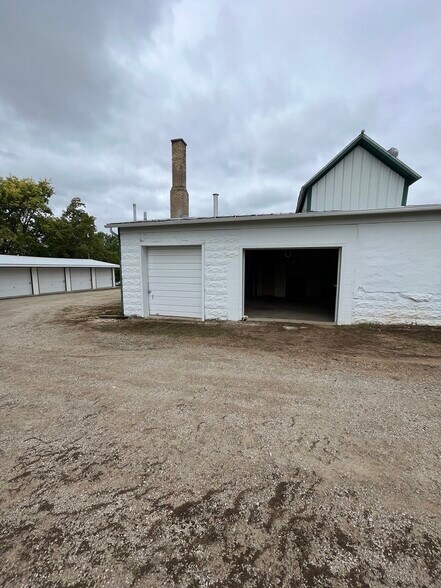 More Photos Of W7802 County Road MM, Hortonville Flex For Lease