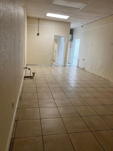 More Photos Of 2108 49th St S, Saint Petersburg Storefront For Sale